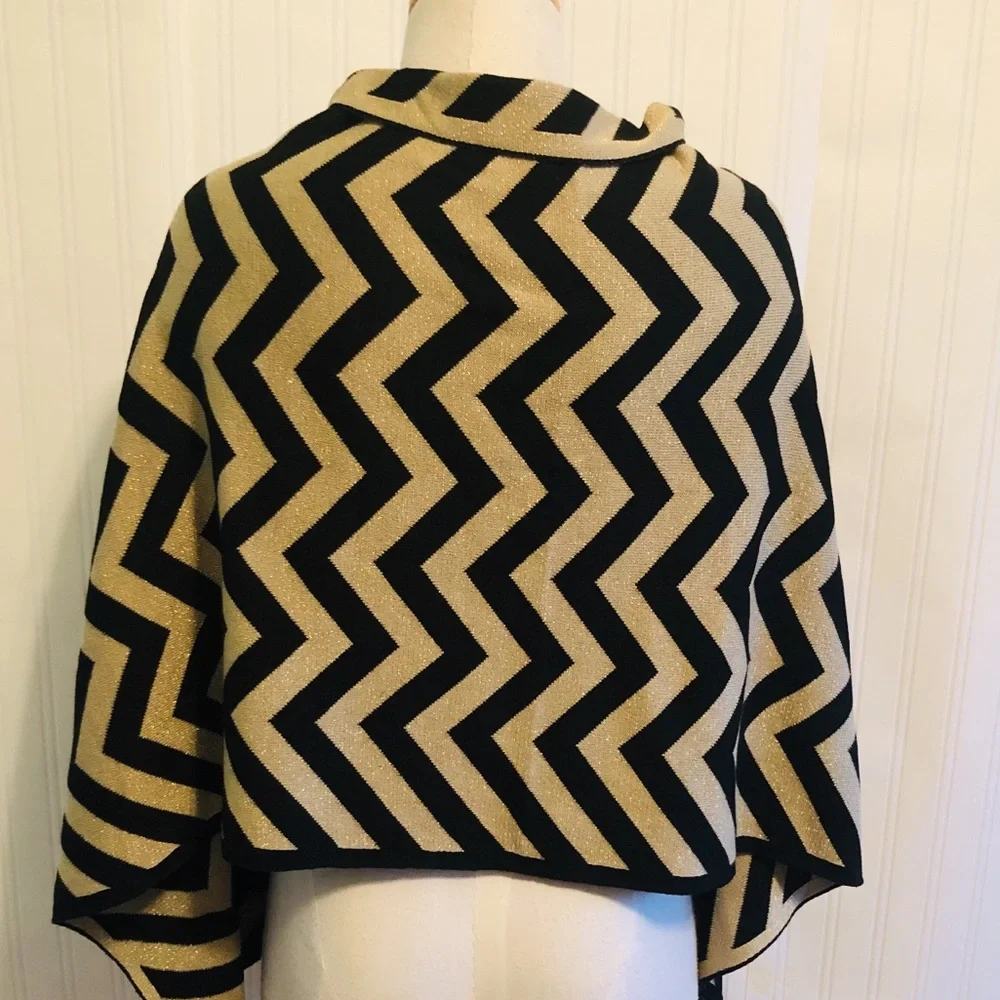 Cruise club NWT black and gold chevron print versatile Cardigan scarf shawl
